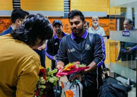 অস্ট্রেলিয়া থেকে দেশে ফিরেছেন ক্রিকেটাররা, এয়ারপোর্টে উচ্ছ্বাস