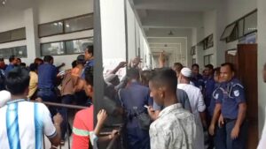নারায়ণগঞ্জে বুলবুল হত্যার ঘটনায় আদালতে জনরোষেরল সিফাত বাহিনী
