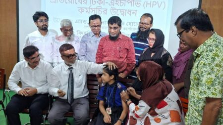 নারায়ণগঞ্জে শিক্ষা প্রতিষ্ঠানে ডেঙ্গু প্রতিরোধে সচেতনতা ও এইচপিভি টিকাদান কর্মসূচির উদ্বোধন