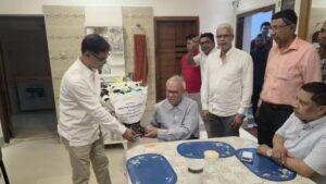 ভারপ্রাপ্ত মহাসচিবের দায়িত্ব পাওয়ায় রুহুল কবির রিজভীকে মামুন মাহমুদের ফুলেল শুভেচ্ছা