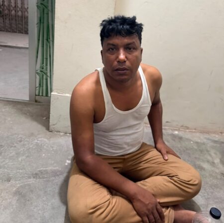 সোনারগাঁওয়ে ট্রাক ডাকাতিকালে ভুয়া পুলিশ গ্রেফতার