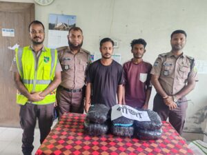 কাঁচপুরে বাসের মালামাল রাখার বক্সে ৯ কেজি গাঁজা, চালক-হেলপার আটক