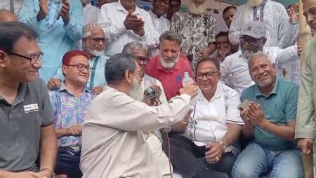 নারায়ণগঞ্জে প্রিপেইড মিটার বাতিলের দাবিতে গণঅনশন