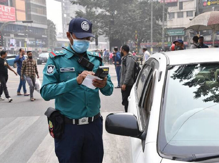 রাজধানীতে ট্রাফিক আইন ভাঙায় ১,৮১৮ মামলা