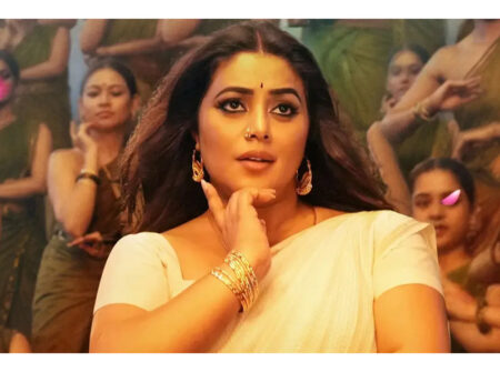 গানের অর্থ না বুঝলেও মেতেছে শ্রোতা-দর্শক