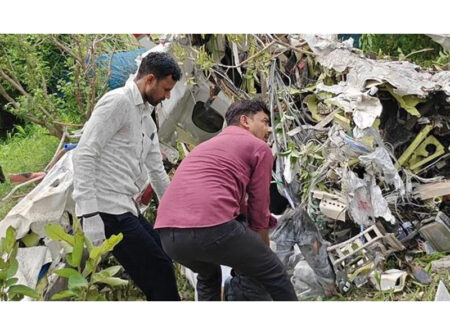 উড্ডয়নের ২০ মিনিট পরই প্রশিক্ষণ বিমান বিধ্বস্ত, নিহত ২