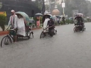 চট্টগ্রামে টানা বৃষ্টিতে জলাবদ্ধতা, চরম ভোগান্তিতে নগরবাসী