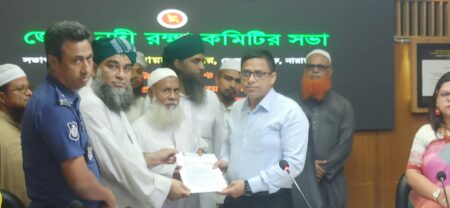 নারায়ণগঞ্জে বুলবুল হত্যার বিচার ও পরিবারের সহায়তার দাবিতে ডিসিকে স্মারকলিপি নারায়ণগঞ্জ প্রতিনিধি: