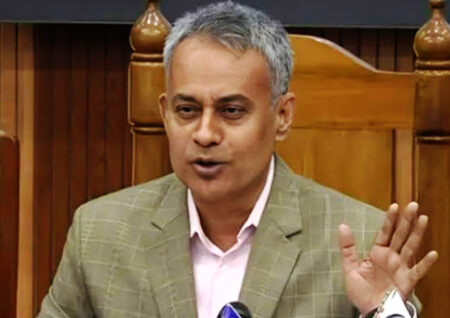 আগে মানসম্মত সেবা, পরে ভাড়া সমন্বয়: বাস মালিকদের সড়কমন্ত্রী