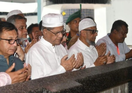 সিলেটে হযরত শাহজালাল (রহ.)-এর মাজার জিয়ারত করলেন রাষ্ট্রপতি