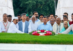 বিএনপির ৪৮তম প্রতিষ্ঠাবার্ষিকী: জিয়া ও খালেদার সমাধিতে তারেক রহমান