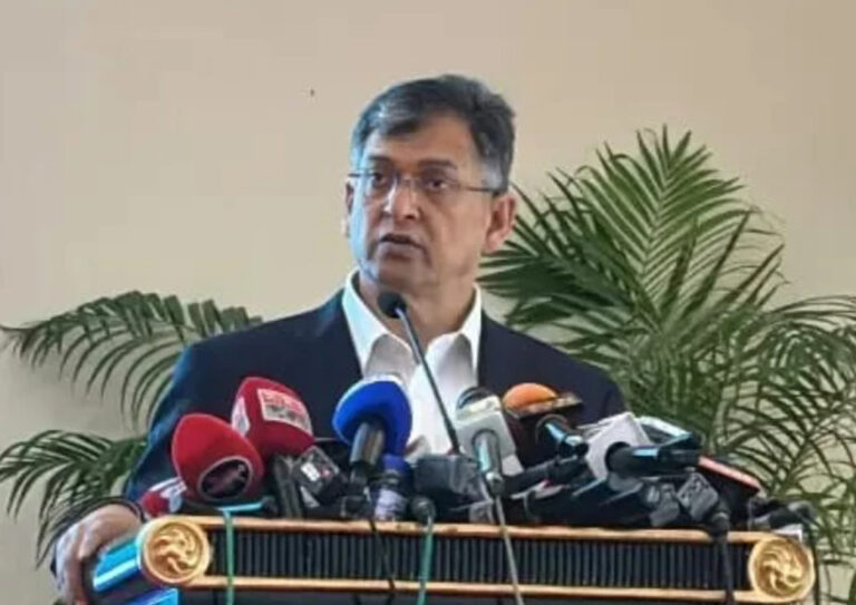 পুলিশ সদস্যদের সতর্ক করলেন স্বরাষ্ট্রমন্ত্রী, দায়িত্বে অবহেলায় ব্যবস্থা