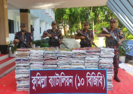 কুমিল্লার চৌদ্দগ্রামে ৭৪ লাখ টাকার ভারতীয় শাড়ি আটক