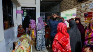 সোনারগাঁওয়ে মেঘনা নদীতে ট্রলার ডুবিতে ১ নারী নিহত, একই পরিবারের ৪ জন নিখোঁজ,