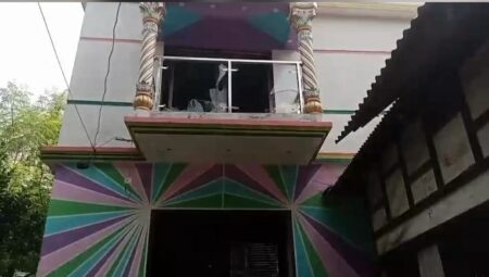 ফতুল্লায় ড্রেজার ব্যবসা নিয়ন্ত্রন নিয়ে দুই গ্রুপের সংঘর্ষ ভাংচুর গুলি বর্ষণ