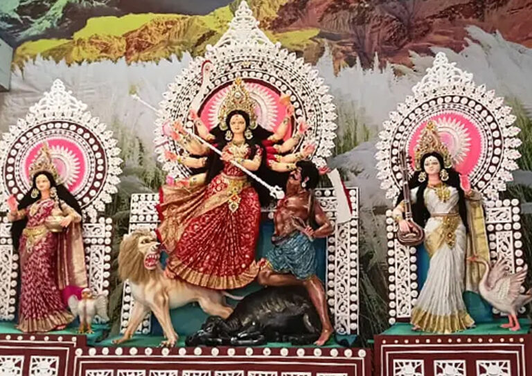 ঢাক-ঢোল ও শঙ্খধ্বনিতে মুখর পূজামণ্ডপ, আজ মহাসপ্তমী