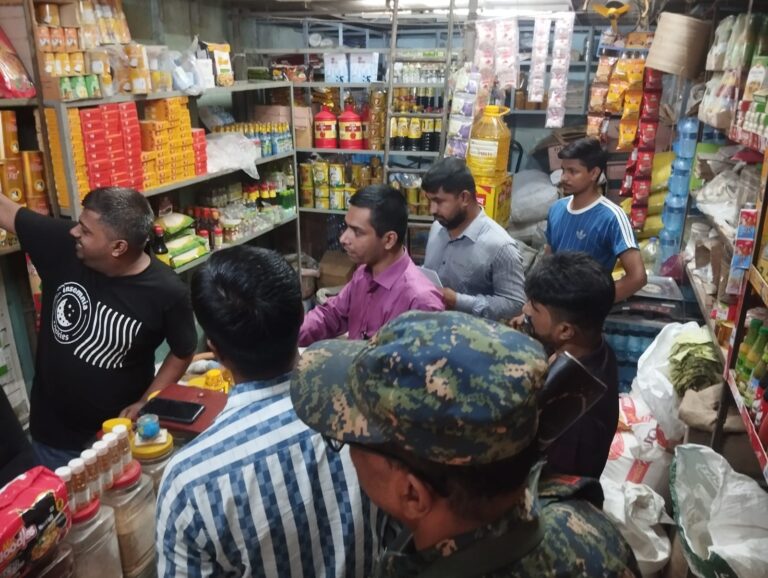 নারায়ণগঞ্জ নিতাইগঞ্জে গ্যাস সিলিন্ডার বাজার তদারকি, প্রতিষ্ঠানকে ১০ হাজার টাকা জরিমানা